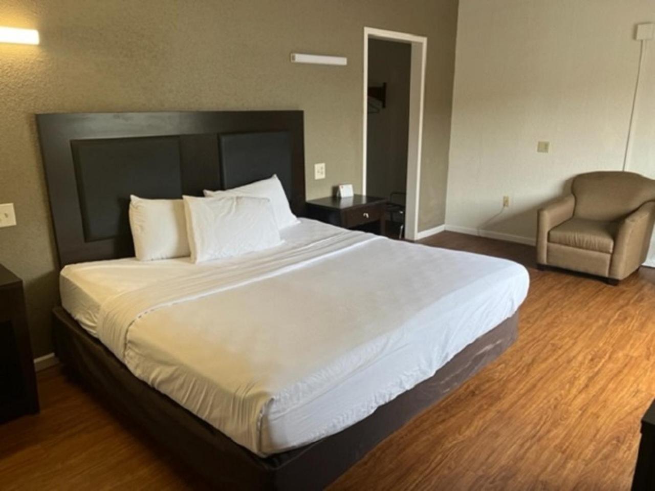 Posh Inn & Suites Wisconsin Rapids Bilik gambar